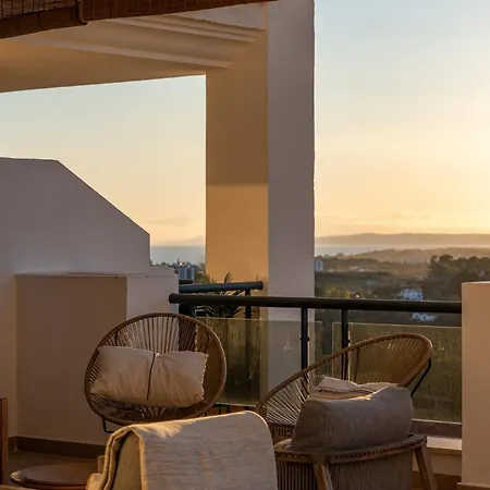 - Serendipity Flat- Stunning Views And Serene Interior Estepona