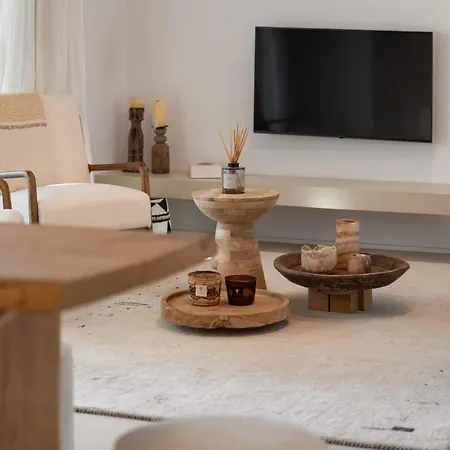 Serendipity Flat- Stunning Views And Serene Interior Apartment