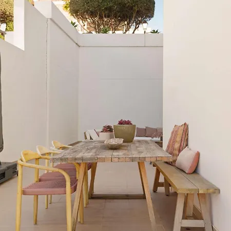 - Serendipity Flat- Stunning Views And Serene Interior