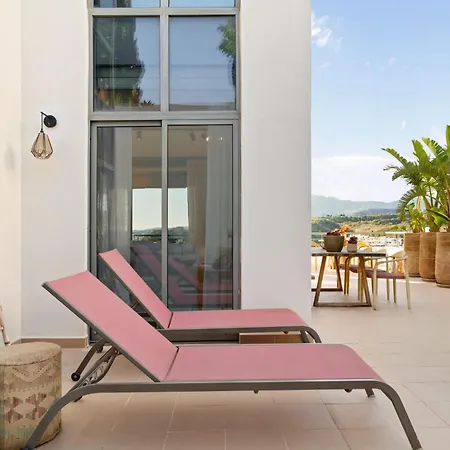 - Serendipity Flat- Stunning Views And Serene Interior Estepona