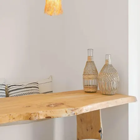 アパート - Serendipity Flat- Stunning Views And Serene Interior エステポナ