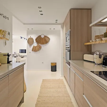 - Serendipity Flat- Stunning Views And Serene Interior エステポナ