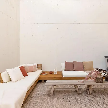 - Serendipity Flat- Stunning Views And Serene Interior * エステポナ